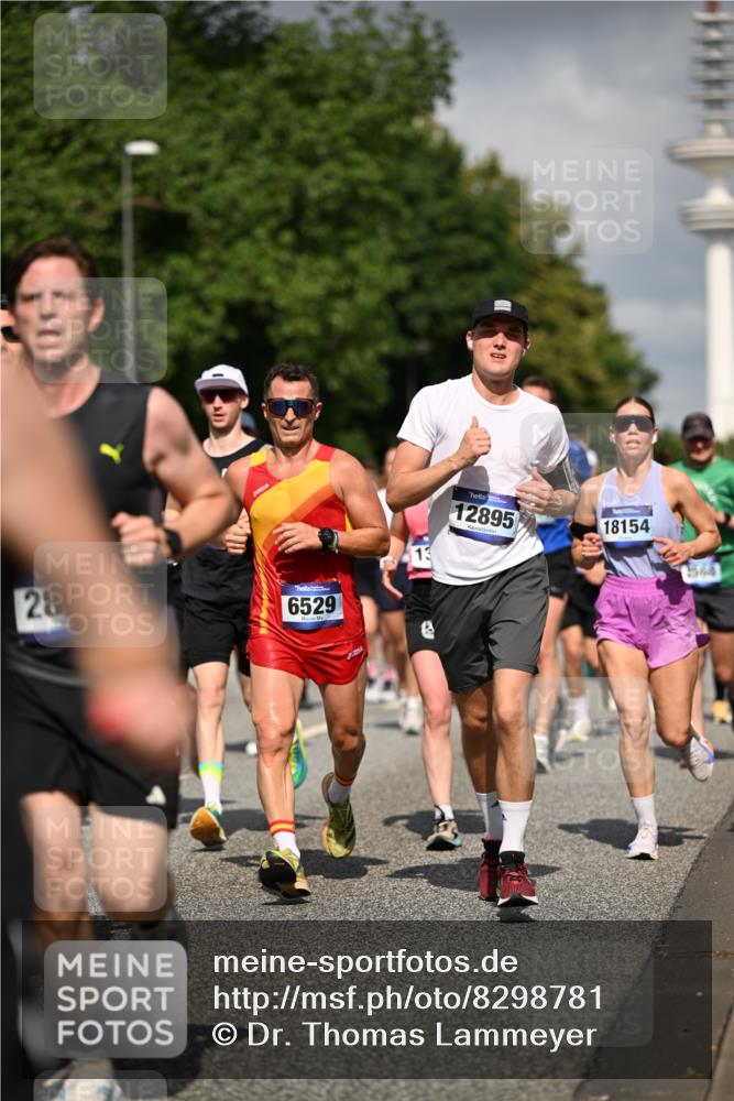 29.06.2025 - hella hamburg halbmarathon Dr. Thomas Lammeyer http://msf.ph/oto/8298781 29.06.2025 09:53:53 Kennedybrücke 1358, 1675, 1688, 1803, 1882, 2415, 2568, 2675, 2826, 3332, 4398, 4528, 4823, 5409, 5436, 5745, 5791, 5803, 6458, 6529, 6649, 7774, 8450, 9017, 9116, 9302, 9365, 9711, 10218, 10922, 11379 meine-sportfotos.de