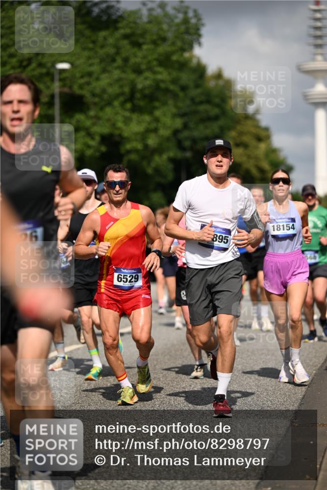29.06.2025 - hella hamburg halbmarathon Dr. Thomas Lammeyer http://msf.ph/oto/8298797 29.06.2025 09:53:53 Kennedybrücke 1358, 1675, 1688, 1803, 1882, 2415, 2568, 2675, 2826, 3332, 4398, 4528, 4823, 5409, 5436, 5745, 5791, 5803, 6458, 6529, 6649, 7774, 8450, 9017, 9116, 9302, 9365, 9711, 10218, 10922, 11379 meine-sportfotos.de
