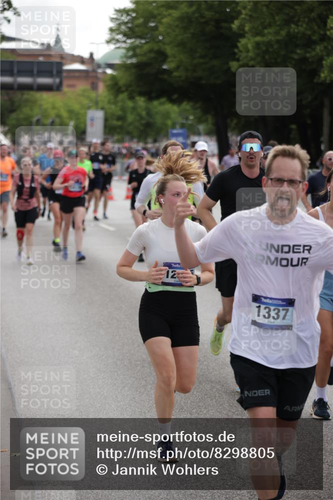 29.06.2025 - hella hamburg halbmarathon Jannik Wohlers http://msf.ph/oto/8298805 29.06.2025 10:37:00 Lombardsbrücke 1022, 1276, 1337, 1597, 1819, 2016, 2272, 2486, 2640, 3633, 4097, 4347, 4733, 5146, 5171, 5186, 5560, 5790, 5940, 6821, 6955, 7085, 7235, 7544, 7707, 7777, 7823, 8811, 8843, 9524, 10476, 10762, 10798, 10919, 11183, 11888, 11980, 12762, 12935, 13077, 13783, 14130, 14282, 14343, 14657, 14915, 15084, 16303, 16582, 16706, 16831, 16837, 17305, 17307, 17355, 17687, 17688, 17794, 17965, 18578, 18710, 18903 meine-sportfotos.de
