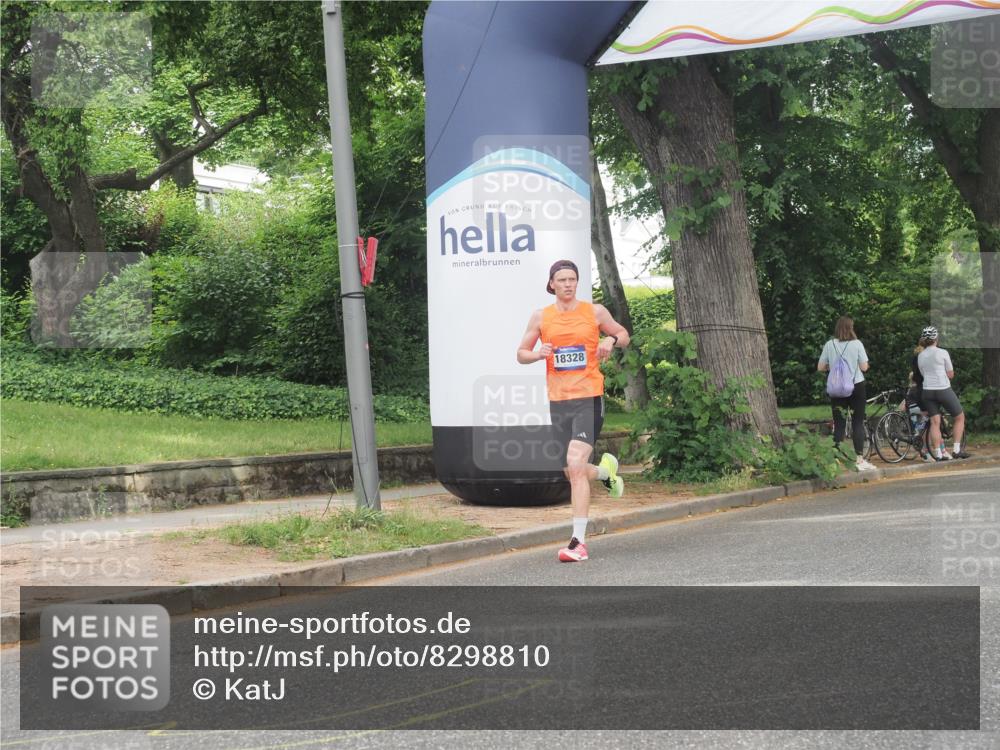 29.06.2025 - hella hamburg halbmarathon KatJ http://msf.ph/oto/8298810 29.06.2025 10:13:51 Zwischen KM18-KM19  meine-sportfotos.de