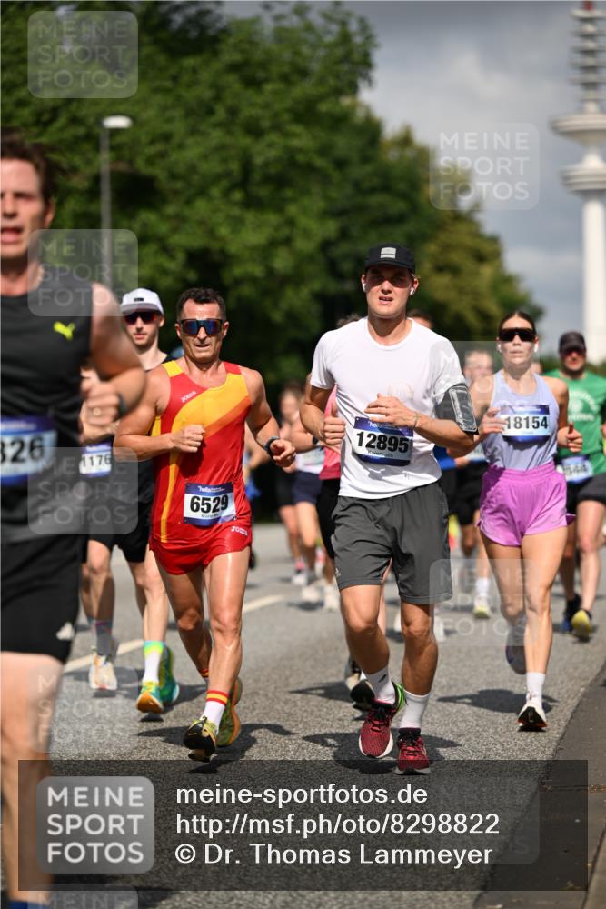 29.06.2025 - hella hamburg halbmarathon Dr. Thomas Lammeyer http://msf.ph/oto/8298822 29.06.2025 09:53:53 Kennedybrücke 1358, 1675, 1688, 1803, 1882, 2415, 2568, 2675, 2826, 3332, 4398, 4528, 4823, 5409, 5436, 5745, 5791, 5803, 6458, 6529, 6649, 7774, 8450, 9017, 9116, 9302, 9365, 9711, 10218, 10922, 11379 meine-sportfotos.de