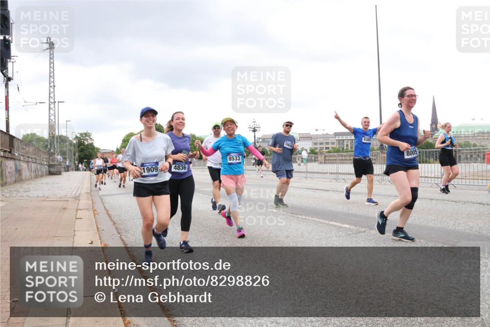 29.06.2025 - hella hamburg halbmarathon Lena Gebhardt http://msf.ph/oto/8298826 29.06.2025 10:56:17 Lombardsbrücke 15173, 1909, 4836, 8533, 10640, 8305, 8005, 1047, 1113, 1738, 1909, 2095, 2143, 2307, 2793, 2915, 3257, 3268, 3520, 3675, 3676, 3953, 3987, 4083, 4265, 4354, 4470, 4473, 4773, 4836, 5237, 5306, 5438, 5580, 5693, 5757, 5994, 6055, 6056, 6113, 6494, 6594, 6690, 6968, 7025, 7028, 7090, 7307, 7516, 7616, 7711, 8005, 8108, 8110, 8305, 8517, 8533, 8606, 8766, 9383, 9435, 9606, 9838, 9861, 9865, 9948, 9953, 10449, 10555, 10569, 10640, 10740, 10784, 10987 meine-sportfotos.de