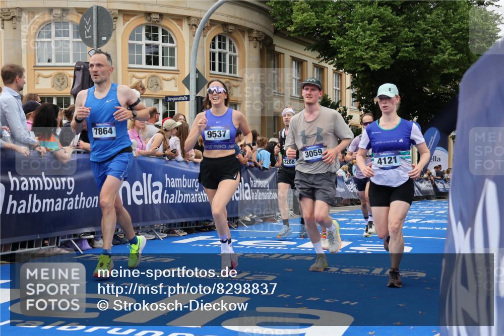29.06.2025 - hella hamburg halbmarathon Strokosch-Dieckow http://msf.ph/oto/8298837 29.06.2025 10:53:06 Ziel 2111, 2208, 3059, 3258, 3334, 4121, 7383, 7509, 7864, 8273, 8361, 8587, 9093, 9537, 12155, 12367, 12910, 14323, 16929, 16986, 18590, 19208 meine-sportfotos.de
