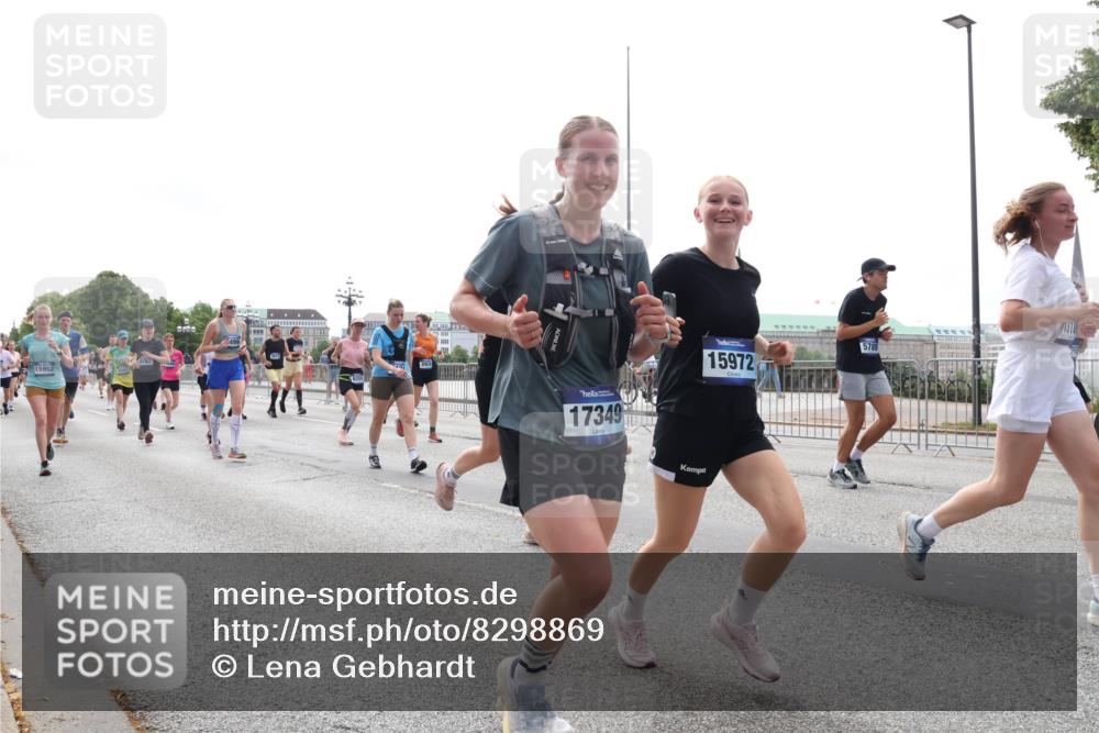 29.06.2025 - hella hamburg halbmarathon Lena Gebhardt http://msf.ph/oto/8298869 29.06.2025 10:36:54 Lombardsbrücke 15992, 893, 17349, 15972, 5789, 1118, 1224, 1253, 1339, 1488, 1490, 1948, 1952, 1954, 2031, 2072, 2104, 2124, 2480, 2552, 2588, 3127, 3165, 3428, 3714, 3873, 3895, 4084, 4618, 4762, 4996, 5224, 5538, 5640, 5747, 5786, 5789, 6156, 6172, 6190, 6359, 6584, 6667, 6804, 7202, 7632, 7773, 8007, 8257, 8258, 8315, 8499, 8758, 8936, 8937, 8945, 9054, 9055, 9115, 9295, 9500, 9694, 13265, 15077, 17156, 17807, 18152, 18488 meine-sportfotos.de
