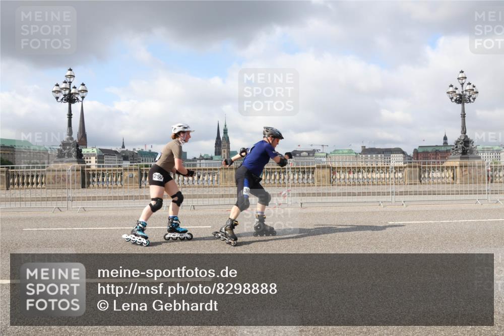 29.06.2025 - hella hamburg halbmarathon Lena Gebhardt http://msf.ph/oto/8298888 29.06.2025 09:06:19 Lombardsbrücke  meine-sportfotos.de