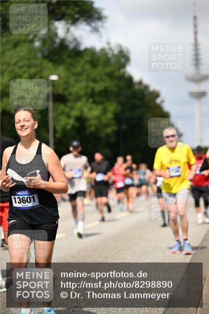 29.06.2025 - hella hamburg halbmarathon Dr. Thomas Lammeyer http://msf.ph/oto/8298890 29.06.2025 10:37:48 Kennedybrücke 1189, 1275, 1896, 1995, 2342, 2526, 2776, 3264, 3345, 3812, 3848, 4361, 4433, 4449, 4807, 5075, 5141, 5180, 5557, 5561, 5584, 5821, 5822, 5887, 6515, 6516, 6956, 6999, 7027, 7308, 7309, 7633, 7705, 8157, 8349, 8375, 8377, 8383, 8401, 8620, 8891, 9234, 9258, 9438, 9591, 9706, 9799, 9995, 10800, 11092, 11111, 11237, 11260 meine-sportfotos.de