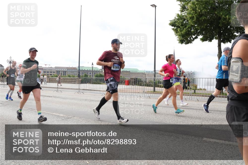 29.06.2025 - hella hamburg halbmarathon Lena Gebhardt http://msf.ph/oto/8298893 29.06.2025 10:21:42 Lombardsbrücke 5759, 12041, 9369, 59, 1072, 1158, 1191, 1250, 1294, 1401, 1668, 1958, 2172, 2271, 2315, 2353, 2529, 2635, 2815, 3122, 3606, 3770, 3817, 3825, 3826, 3995, 4046, 4289, 4375, 4376, 4697, 4786, 5122, 5373, 5395, 5412, 5493, 5641, 5759, 5957, 6086, 6103, 6475, 6676, 6805, 6844, 7075, 7162, 7375, 7522, 7553, 7612, 7672, 7781, 8095, 8286, 8715, 8844, 8896, 8959, 9002, 9062, 9100, 9369, 9483, 9499, 9532, 9624, 10374, 10874 meine-sportfotos.de