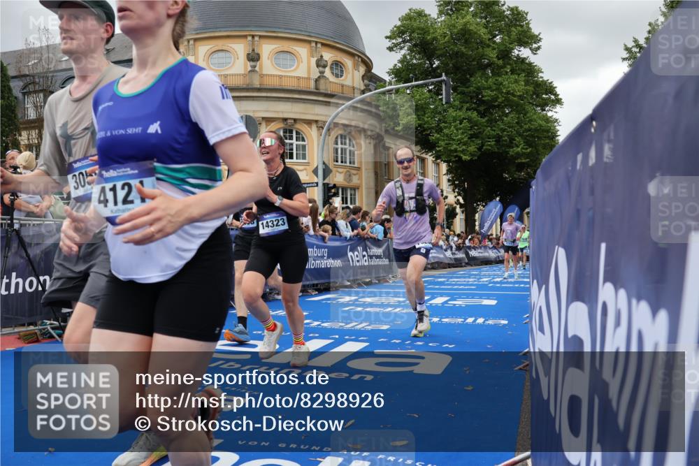 29.06.2025 - hella hamburg halbmarathon Strokosch-Dieckow http://msf.ph/oto/8298926 29.06.2025 10:53:08 Ziel 2111, 2208, 3059, 3258, 3334, 4121, 7383, 7864, 8273, 8361, 8587, 9093, 9142, 9537, 12155, 12875, 14323, 15179, 16929, 16986, 19208 meine-sportfotos.de