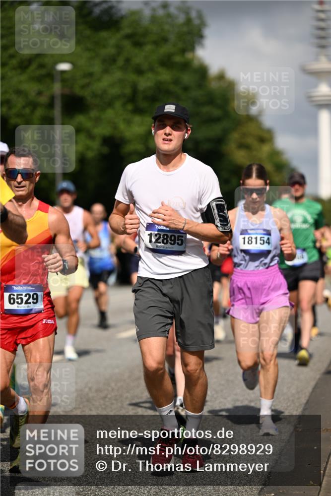 29.06.2025 - hella hamburg halbmarathon Dr. Thomas Lammeyer http://msf.ph/oto/8298929 29.06.2025 09:53:54 Kennedybrücke 1358, 1675, 1688, 1803, 1882, 2415, 2568, 2675, 2826, 3332, 4398, 4528, 4823, 5409, 5436, 5745, 5791, 5803, 6458, 6529, 6649, 7774, 8450, 8958, 9017, 9116, 9302, 9365, 9711, 10218, 10922, 11305, 11379 meine-sportfotos.de