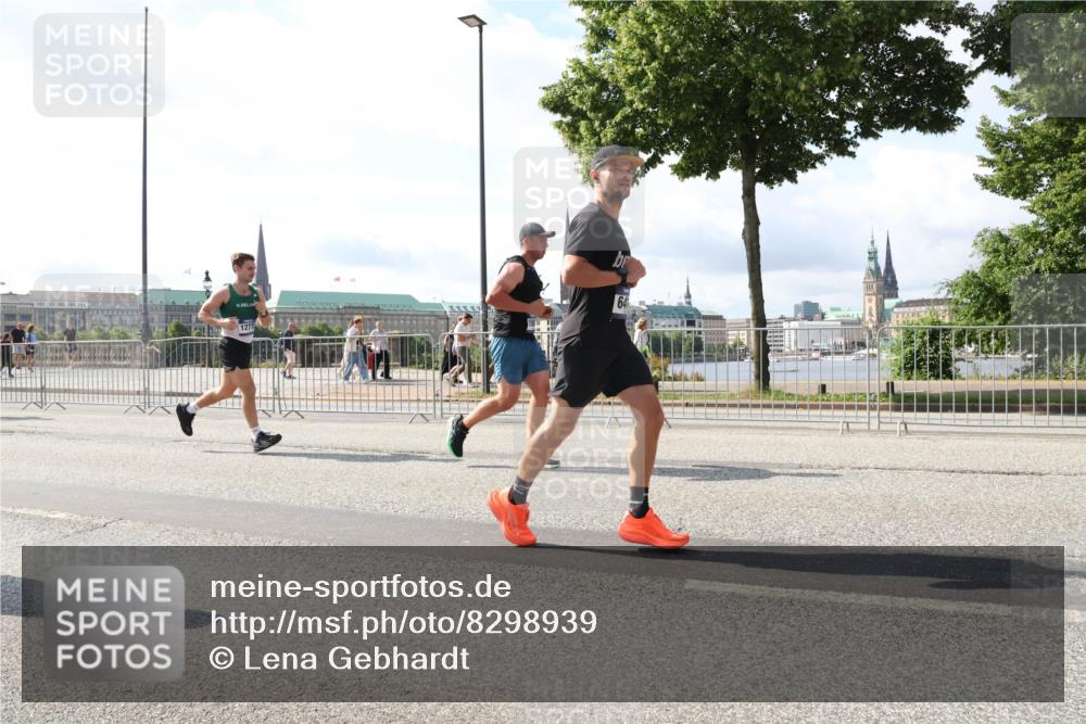 29.06.2025 - hella hamburg halbmarathon Lena Gebhardt http://msf.ph/oto/8298939 29.06.2025 09:59:25 Lombardsbrücke 1277, 64, 1319, 1334, 1366, 1506, 1595, 1642, 1715, 1719, 1955, 1972, 2282, 2391, 2432, 2630, 2741, 2911, 3037, 3112, 3279, 3668, 3715, 4426, 4467, 4837, 4839, 5299, 5391, 5420, 5457, 5458, 5465, 5492, 5866, 6390, 6399, 6414, 6415, 6416, 7033, 7037, 7129, 7130, 7232, 7395, 7833, 7864, 8509, 8520, 8542, 8652, 8772, 8798, 8846, 8929, 9142, 9488, 9655, 9884, 9903, 9907, 9922, 9984, 10020, 10266, 11039, 11568 meine-sportfotos.de