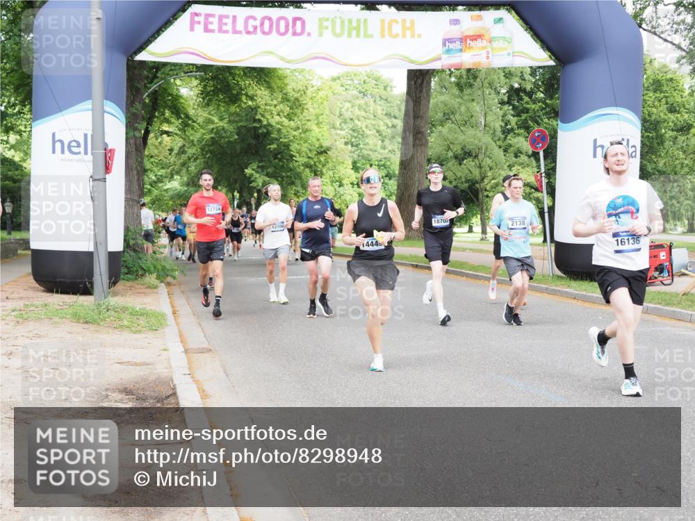 29.06.2025 - hella hamburg halbmarathon MichiJ http://msf.ph/oto/8298948 29.06.2025 10:34:30 Zwischen KM18-KM19 2138, 8668, 11021, 14062, 14262, 14449, 16127, 16136, 16466, 16475, 18211, 18476, 18702, 19105 meine-sportfotos.de