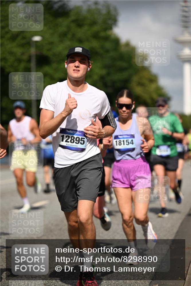 29.06.2025 - hella hamburg halbmarathon Dr. Thomas Lammeyer http://msf.ph/oto/8298990 29.06.2025 09:53:54 Kennedybrücke 1358, 1675, 1688, 1803, 1882, 2415, 2568, 2675, 2826, 3332, 4398, 4528, 4823, 5409, 5436, 5745, 5791, 5803, 6458, 6529, 6649, 7774, 8450, 8958, 9017, 9116, 9302, 9365, 9711, 10218, 10922, 11305, 11379 meine-sportfotos.de