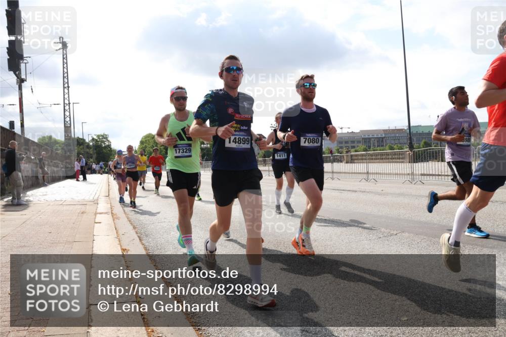 29.06.2025 - hella hamburg halbmarathon Lena Gebhardt http://msf.ph/oto/8298994 29.06.2025 09:46:56 Lombardsbrücke 14841, 17329, 14899, 1411, 7080, 3986, 1053, 1344, 1396, 1411, 1577, 1889, 2243, 2563, 3005, 3790, 3935, 4477, 4944, 5048, 5152, 5193, 5660, 6032, 6305, 6683, 7080, 7466, 7622, 7628, 7831, 7867, 8312, 8323, 9376, 9519, 10298, 10477, 10771, 10927, 10929, 11055, 11230, 11304, 11370, 11661, 11898, 12204, 12447, 12899, 12987, 13148, 13199, 13493, 13494, 13729, 13771, 13961, 13991, 14069, 14310, 14385, 15902, 16243, 16811, 16957 meine-sportfotos.de