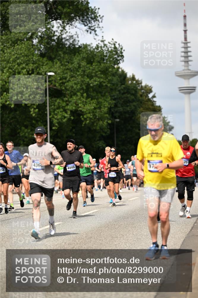 29.06.2025 - hella hamburg halbmarathon Dr. Thomas Lammeyer http://msf.ph/oto/8299000 29.06.2025 10:37:49 Kennedybrücke 1189, 1275, 1896, 1995, 2342, 2526, 2776, 3264, 3340, 3345, 3812, 3848, 4361, 4433, 4449, 4807, 5075, 5141, 5180, 5557, 5561, 5584, 5821, 5822, 5887, 6515, 6516, 6956, 6999, 7027, 7308, 7309, 7633, 7653, 7982, 8157, 8349, 8375, 8377, 8383, 8401, 8620, 8891, 9234, 9258, 9438, 9591, 9706, 9799, 9995, 10800, 11092, 11111, 11237, 11260 meine-sportfotos.de