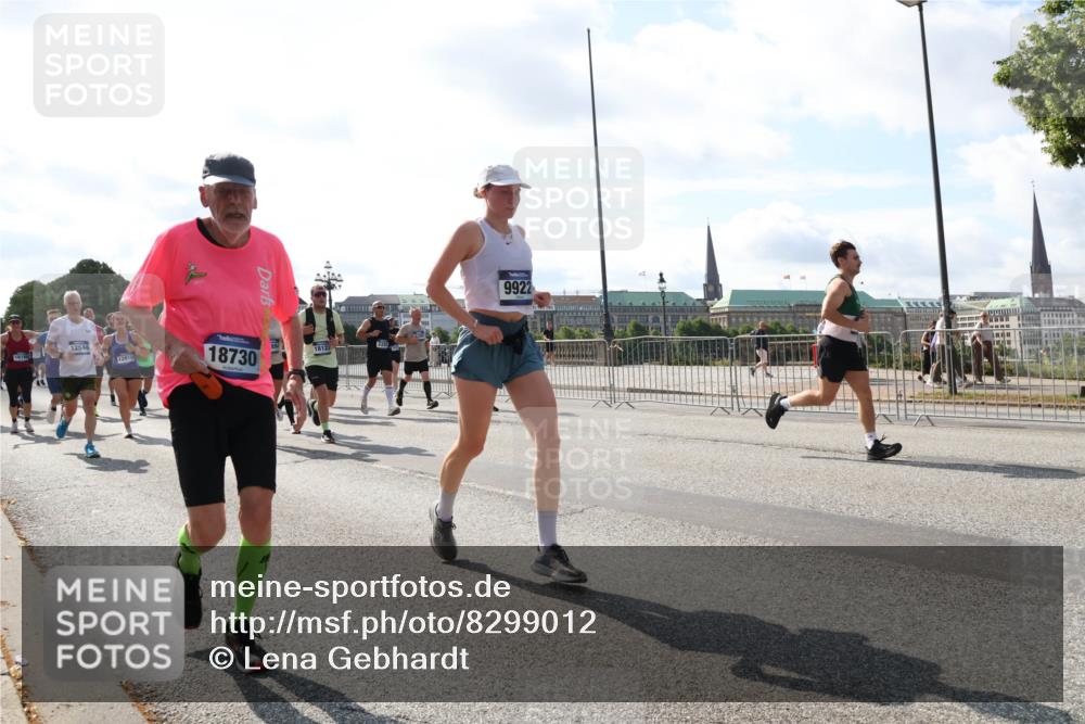 29.06.2025 - hella hamburg halbmarathon Lena Gebhardt http://msf.ph/oto/8299012 29.06.2025 09:59:25 Lombardsbrücke 12544, 12910, 18730, 18122, 9922, 1319, 1334, 1366, 1506, 1595, 1642, 1715, 1719, 1955, 1972, 2282, 2391, 2432, 2630, 2741, 2911, 3037, 3112, 3279, 3668, 3715, 4426, 4467, 4837, 4839, 5299, 5391, 5420, 5457, 5458, 5465, 5492, 5866, 6390, 6399, 6414, 6415, 6416, 7033, 7037, 7129, 7130, 7232, 7395, 7833, 7864, 8509, 8520, 8542, 8652, 8772, 8798, 8846, 8929, 9142, 9488, 9655, 9884, 9903, 9907, 9922, 9984, 10020, 10266, 11039, 11568 meine-sportfotos.de