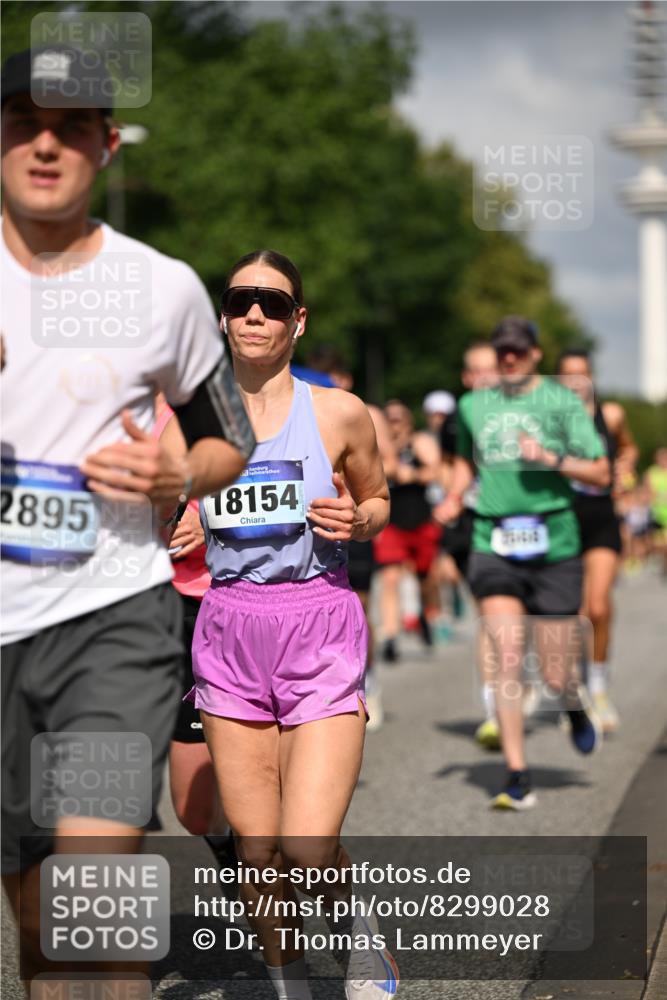 29.06.2025 - hella hamburg halbmarathon Dr. Thomas Lammeyer http://msf.ph/oto/8299028 29.06.2025 09:53:55 Kennedybrücke 1209, 1358, 1675, 1688, 1803, 1882, 2415, 2568, 2675, 2826, 3332, 4205, 4398, 4528, 4823, 5409, 5436, 5745, 5791, 5803, 6458, 6529, 6649, 7774, 8450, 8958, 9017, 9116, 9302, 9365, 9711, 10218, 10922, 11305, 11379 meine-sportfotos.de