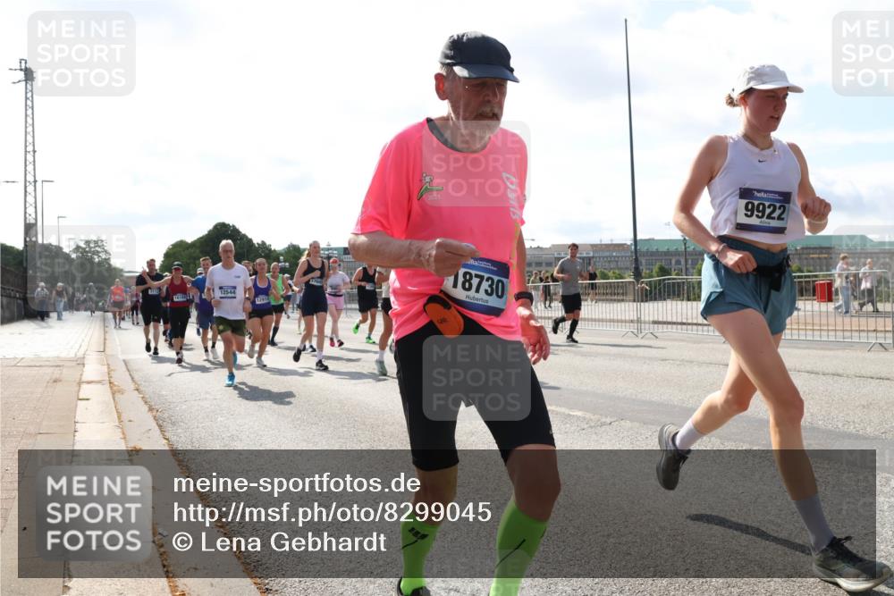 29.06.2025 - hella hamburg halbmarathon Lena Gebhardt http://msf.ph/oto/8299045 29.06.2025 09:59:26 Lombardsbrücke 16189, 12544, 12910, 2025, 18730, 9922, 1319, 1334, 1366, 1506, 1595, 1642, 1715, 1719, 1955, 1972, 2282, 2391, 2432, 2630, 2741, 2911, 3037, 3112, 3279, 3668, 3715, 4426, 4467, 4837, 4839, 5299, 5391, 5420, 5457, 5458, 5465, 5492, 5866, 6390, 6399, 6414, 6415, 6416, 7033, 7037, 7129, 7130, 7232, 7395, 7833, 7864, 8509, 8520, 8542, 8652, 8772, 8798, 8846, 8929, 9142, 9488, 9884, 9903, 9907, 9922, 9984, 10020, 10266, 11039, 11568, 11844 meine-sportfotos.de