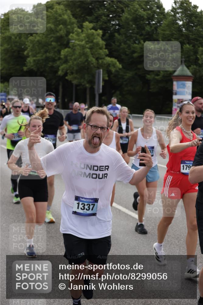 29.06.2025 - hella hamburg halbmarathon Jannik Wohlers http://msf.ph/oto/8299056 29.06.2025 10:37:00 Lombardsbrücke 1022, 1276, 1337, 1597, 1819, 2016, 2272, 2486, 2640, 3633, 4097, 4347, 4733, 5146, 5171, 5186, 5560, 5790, 5940, 6821, 6955, 7085, 7235, 7544, 7707, 7777, 7823, 8811, 8843, 9524, 10476, 10762, 10798, 10919, 11183, 11888, 11980, 12762, 12935, 13077, 13783, 14130, 14282, 14343, 14657, 14915, 15084, 16303, 16582, 16706, 16831, 16837, 17305, 17307, 17355, 17687, 17688, 17794, 17965, 18578, 18710, 18903 meine-sportfotos.de
