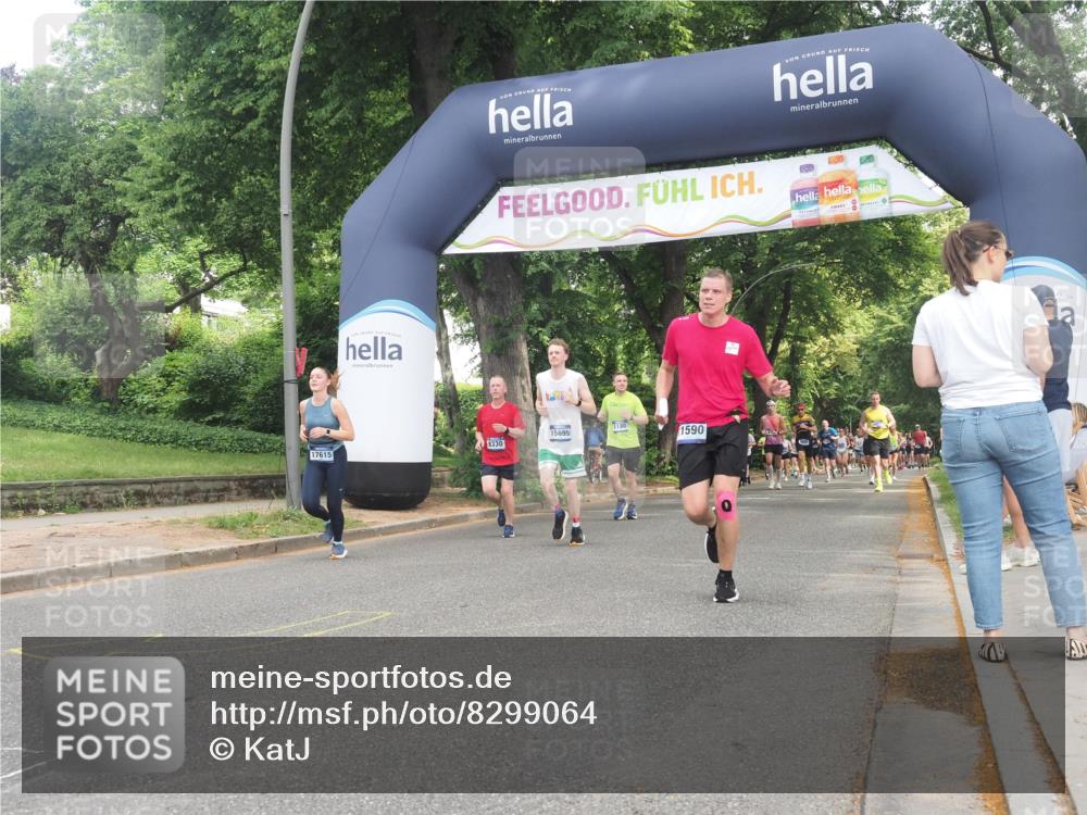29.06.2025 - hella hamburg halbmarathon KatJ http://msf.ph/oto/8299064 29.06.2025 10:43:09 Zwischen KM18-KM19 1180, 6759, 6924 meine-sportfotos.de