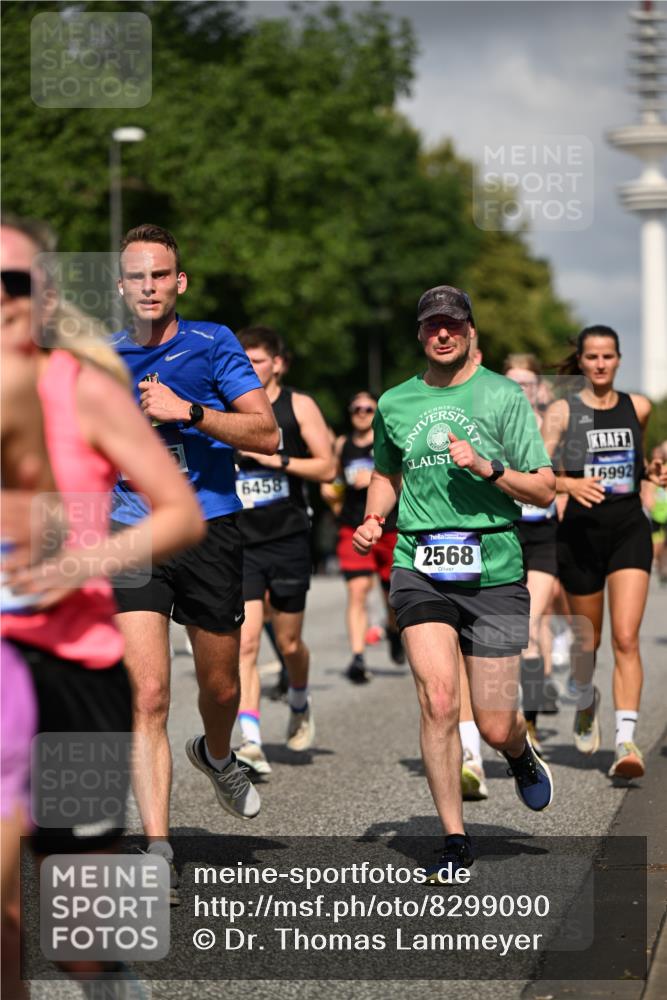 29.06.2025 - hella hamburg halbmarathon Dr. Thomas Lammeyer http://msf.ph/oto/8299090 29.06.2025 09:53:56 Kennedybrücke 1209, 1358, 1675, 1688, 1803, 1882, 2415, 2568, 2675, 2826, 3332, 4205, 4398, 4528, 4823, 5409, 5436, 5508, 5745, 5791, 5803, 6458, 6529, 6649, 7774, 8450, 8958, 9017, 9116, 9302, 9365, 9711, 10218, 10922, 11281, 11305, 11379 meine-sportfotos.de