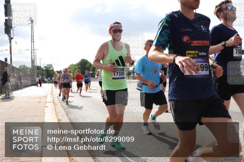 29.06.2025 - hella hamburg halbmarathon Lena Gebhardt http://msf.ph/oto/8299099 29.06.2025 09:46:56 Lombardsbrücke 14841, 17329, 898, 99, 708, 1053, 1344, 1396, 1411, 1577, 1889, 2243, 2563, 3005, 3790, 3935, 4477, 4944, 5048, 5152, 5193, 5660, 6032, 6305, 6683, 7080, 7466, 7622, 7628, 7831, 7867, 8312, 8323, 9376, 9519, 10298, 10477, 10771, 10927, 10929, 11055, 11230, 11304, 11370, 11661, 11898, 12204, 12447, 12899, 12987, 13148, 13199, 13493, 13494, 13729, 13771, 13961, 13991, 14069, 14310, 14385, 15902, 16243, 16811, 16957 meine-sportfotos.de