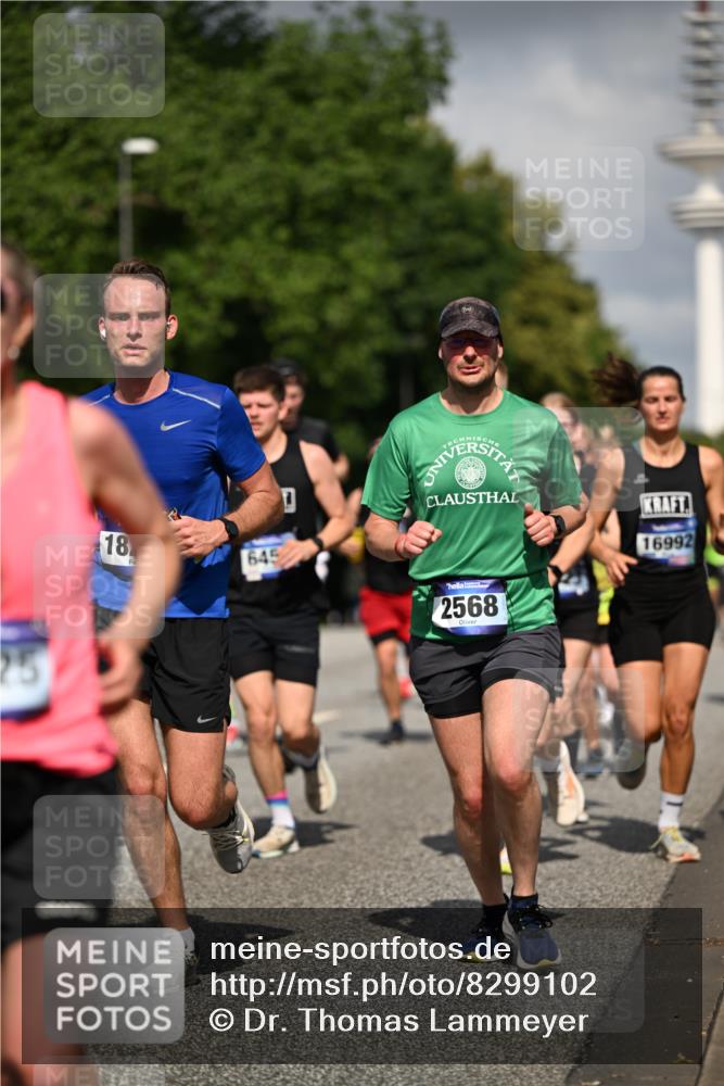 29.06.2025 - hella hamburg halbmarathon Dr. Thomas Lammeyer http://msf.ph/oto/8299102 29.06.2025 09:53:56 Kennedybrücke 1209, 1358, 1675, 1688, 1803, 1882, 2415, 2568, 2675, 2826, 3332, 4205, 4398, 4528, 4823, 5409, 5436, 5508, 5745, 5791, 5803, 6458, 6529, 6649, 7774, 8450, 8958, 9017, 9116, 9302, 9365, 9711, 10218, 10922, 11281, 11305, 11379 meine-sportfotos.de
