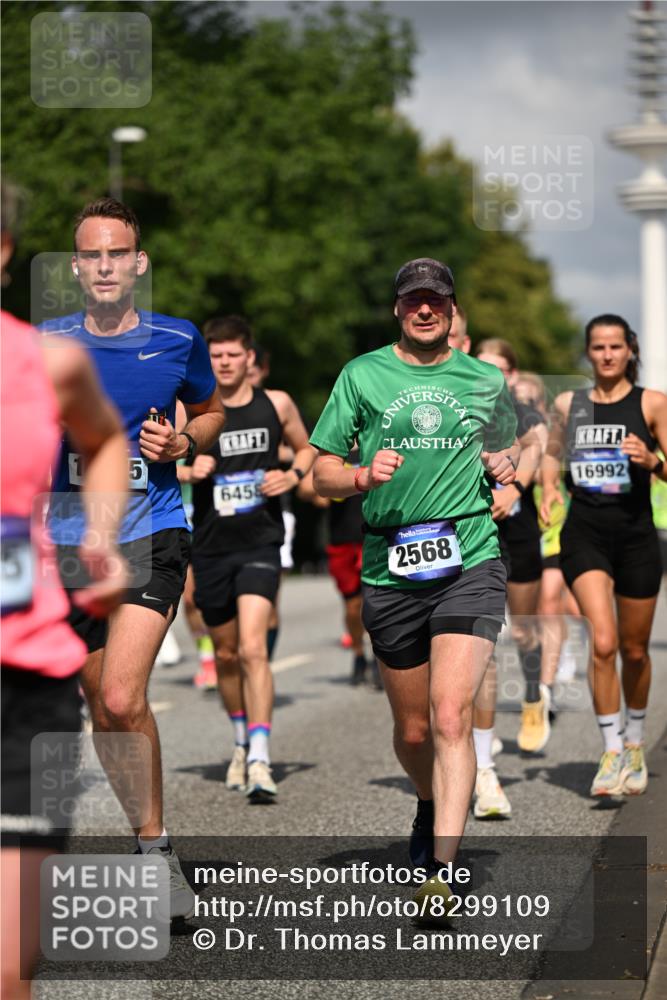 29.06.2025 - hella hamburg halbmarathon Dr. Thomas Lammeyer http://msf.ph/oto/8299109 29.06.2025 09:53:56 Kennedybrücke 1209, 1358, 1675, 1688, 1803, 1882, 2415, 2568, 2675, 2826, 3332, 4205, 4398, 4528, 4823, 5409, 5436, 5508, 5745, 5791, 5803, 6458, 6529, 6649, 7774, 8450, 8958, 9017, 9116, 9302, 9365, 9711, 10218, 10922, 11281, 11305, 11379 meine-sportfotos.de