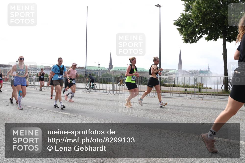 29.06.2025 - hella hamburg halbmarathon Lena Gebhardt http://msf.ph/oto/8299133 29.06.2025 10:36:56 Lombardsbrücke 8499, 212, 389, 1118, 1253, 1339, 1488, 1490, 1597, 1948, 1952, 1954, 2031, 2072, 2104, 2124, 2272, 2480, 2552, 2588, 3127, 3165, 3428, 3714, 3873, 3895, 4084, 4347, 4618, 4733, 4762, 4996, 5224, 5538, 5640, 5786, 5789, 6156, 6172, 6190, 6359, 6584, 6804, 7202, 7632, 7707, 7773, 8007, 8257, 8258, 8315, 8499, 8758, 8936, 8937, 8945, 9054, 9055, 9295, 9500, 9694, 13265, 15077, 17156, 17807, 18152, 18488 meine-sportfotos.de