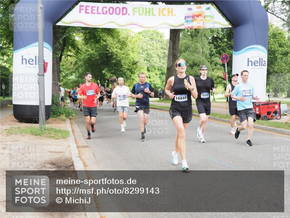 29.06.2025 - hella hamburg halbmarathon MichiJ http://msf.ph/oto/8299143 29.06.2025 10:34:30 Zwischen KM18-KM19 2138, 8668, 11021, 14062, 14262, 14449, 16127, 16136, 16466, 16475, 18211, 18476, 18702, 19105 meine-sportfotos.de