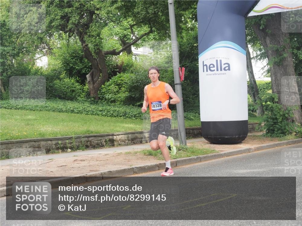 29.06.2025 - hella hamburg halbmarathon KatJ http://msf.ph/oto/8299145 29.06.2025 10:13:51 Zwischen KM18-KM19  meine-sportfotos.de