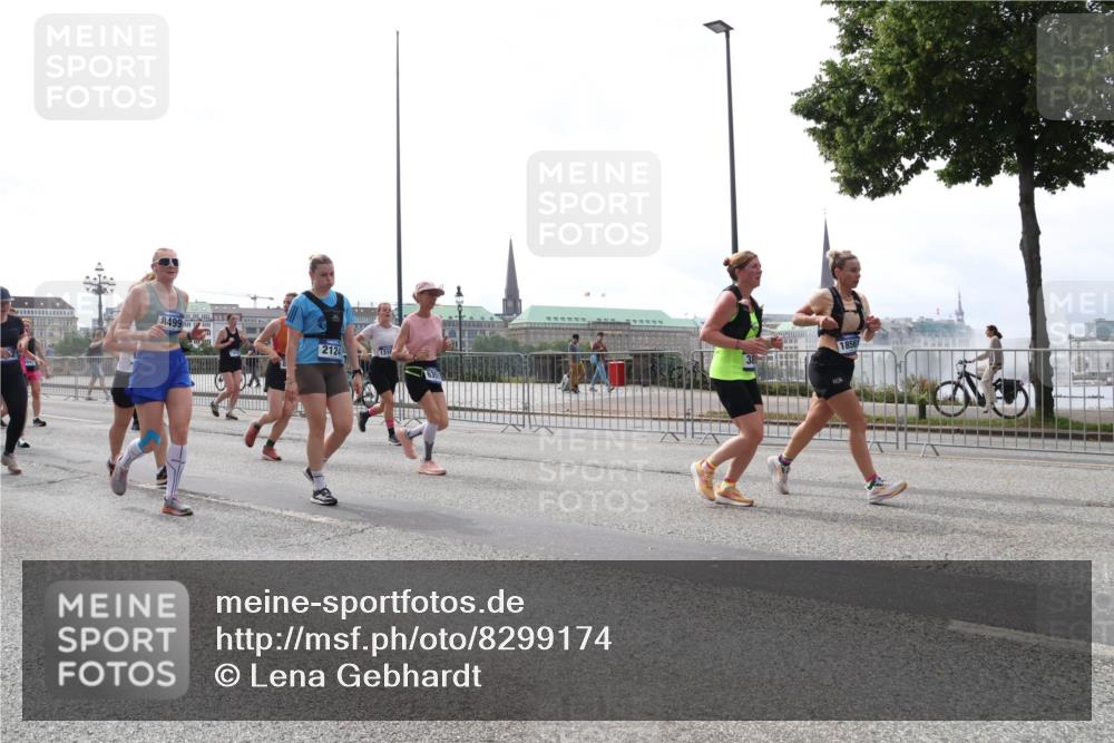 29.06.2025 - hella hamburg halbmarathon Lena Gebhardt http://msf.ph/oto/8299174 29.06.2025 10:36:56 Lombardsbrücke 8499, 2124, 1316, 1856, 1118, 1253, 1339, 1488, 1490, 1597, 1948, 1952, 1954, 2031, 2072, 2104, 2124, 2272, 2480, 2552, 2588, 3127, 3165, 3428, 3714, 3873, 3895, 4084, 4347, 4618, 4733, 4762, 4996, 5224, 5538, 5640, 5786, 5789, 6156, 6172, 6190, 6359, 6584, 6804, 7202, 7632, 7707, 7773, 8007, 8257, 8258, 8315, 8499, 8758, 8936, 8937, 8945, 9054, 9055, 9295, 9500, 9694, 13265, 15077, 17156, 17807, 18152, 18488 meine-sportfotos.de