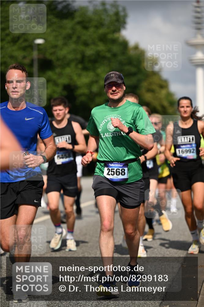 29.06.2025 - hella hamburg halbmarathon Dr. Thomas Lammeyer http://msf.ph/oto/8299183 29.06.2025 09:53:56 Kennedybrücke 1209, 1358, 1675, 1688, 1803, 1882, 2415, 2568, 2675, 2826, 3332, 4205, 4398, 4528, 4823, 5409, 5436, 5508, 5745, 5791, 5803, 6458, 6529, 6649, 7774, 8450, 8958, 9017, 9116, 9302, 9365, 9711, 10218, 10922, 11281, 11305, 11379 meine-sportfotos.de