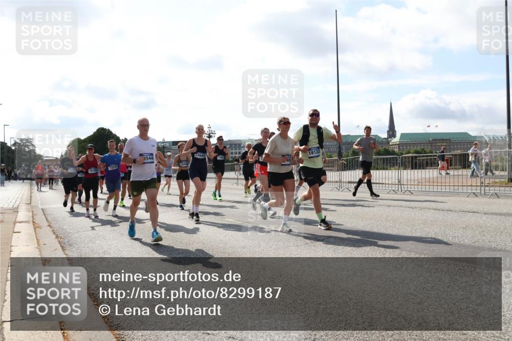 29.06.2025 - hella hamburg halbmarathon Lena Gebhardt http://msf.ph/oto/8299187 29.06.2025 09:59:27 Lombardsbrücke 2544, 3112, 16189, 1319, 18388, 17045, 18122, 1319, 1334, 1366, 1506, 1595, 1642, 1715, 1719, 1955, 1972, 2282, 2391, 2432, 2630, 2741, 2911, 3037, 3112, 3279, 3668, 3715, 4426, 4467, 4837, 4839, 5299, 5391, 5420, 5457, 5458, 5465, 5492, 5866, 6390, 6399, 6414, 6415, 6416, 7033, 7037, 7129, 7130, 7232, 7395, 7833, 7864, 8330, 8509, 8520, 8542, 8652, 8772, 8798, 8846, 8929, 9142, 9488, 9884, 9903, 9907, 9922, 9984, 10020, 10031, 10266, 11039, 11568, 11844 meine-sportfotos.de