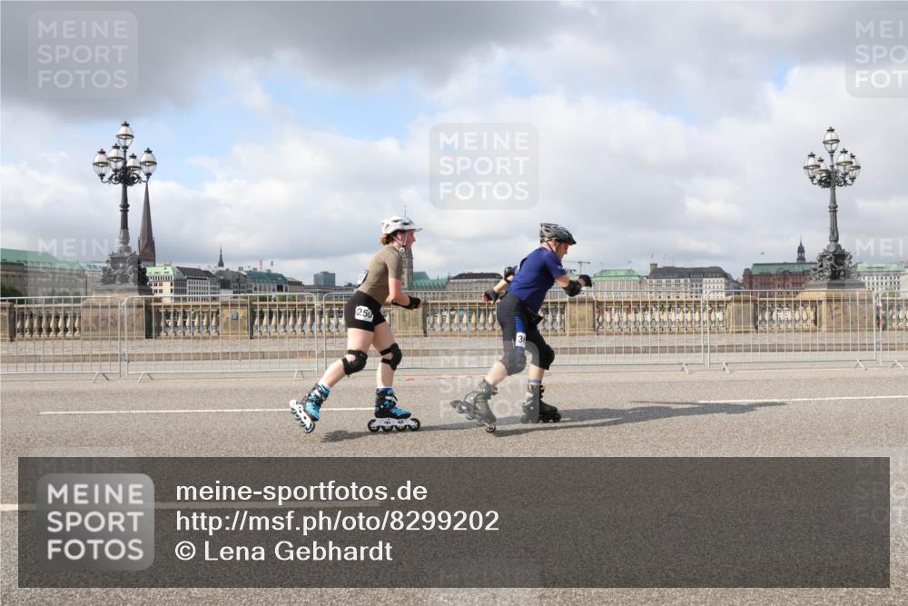 29.06.2025 - hella hamburg halbmarathon Lena Gebhardt http://msf.ph/oto/8299202 29.06.2025 09:06:19 Lombardsbrücke  meine-sportfotos.de