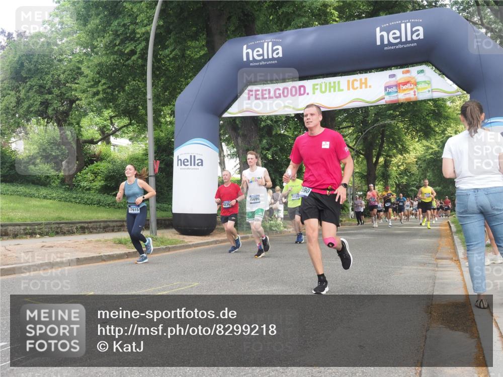 29.06.2025 - hella hamburg halbmarathon KatJ http://msf.ph/oto/8299218 29.06.2025 10:43:09 Zwischen KM18-KM19 1180, 6759, 6924 meine-sportfotos.de