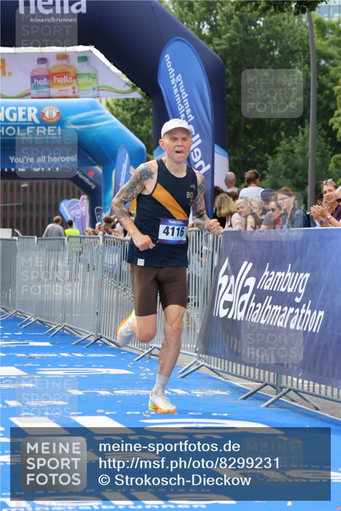 29.06.2025 - hella hamburg halbmarathon Strokosch-Dieckow http://msf.ph/oto/8299231 29.06.2025 10:17:06 Ziel 4116 meine-sportfotos.de