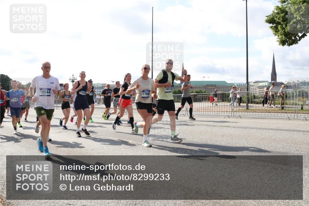29.06.2025 - hella hamburg halbmarathon Lena Gebhardt http://msf.ph/oto/8299233 29.06.2025 09:59:27 Lombardsbrücke 189, 1319, 1244, 12544, 18388, 17045, 17894, 18122, 1319, 1334, 1366, 1506, 1595, 1642, 1715, 1719, 1955, 1972, 2282, 2391, 2432, 2630, 2741, 2911, 3037, 3112, 3279, 3668, 3715, 4426, 4467, 4837, 4839, 5299, 5391, 5420, 5457, 5458, 5465, 5492, 5866, 6390, 6399, 6414, 6415, 6416, 7033, 7037, 7129, 7130, 7232, 7395, 7833, 7864, 8330, 8509, 8520, 8542, 8652, 8772, 8798, 8846, 8929, 9142, 9488, 9884, 9903, 9907, 9922, 9984, 10020, 10031, 10266, 11039, 11568, 11844 meine-sportfotos.de