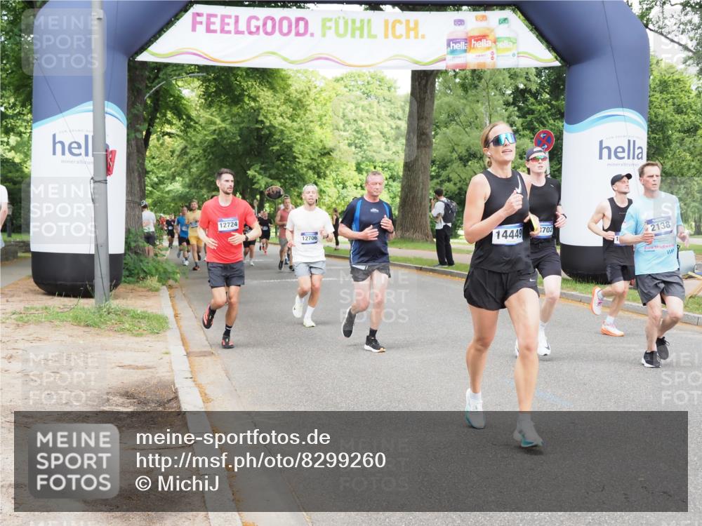 29.06.2025 - hella hamburg halbmarathon MichiJ http://msf.ph/oto/8299260 29.06.2025 10:34:31 Zwischen KM18-KM19 2138, 8668, 11021, 12724, 14062, 14262, 14449, 16127, 16136, 16466, 16475, 18476, 18702, 19105, 19127 meine-sportfotos.de