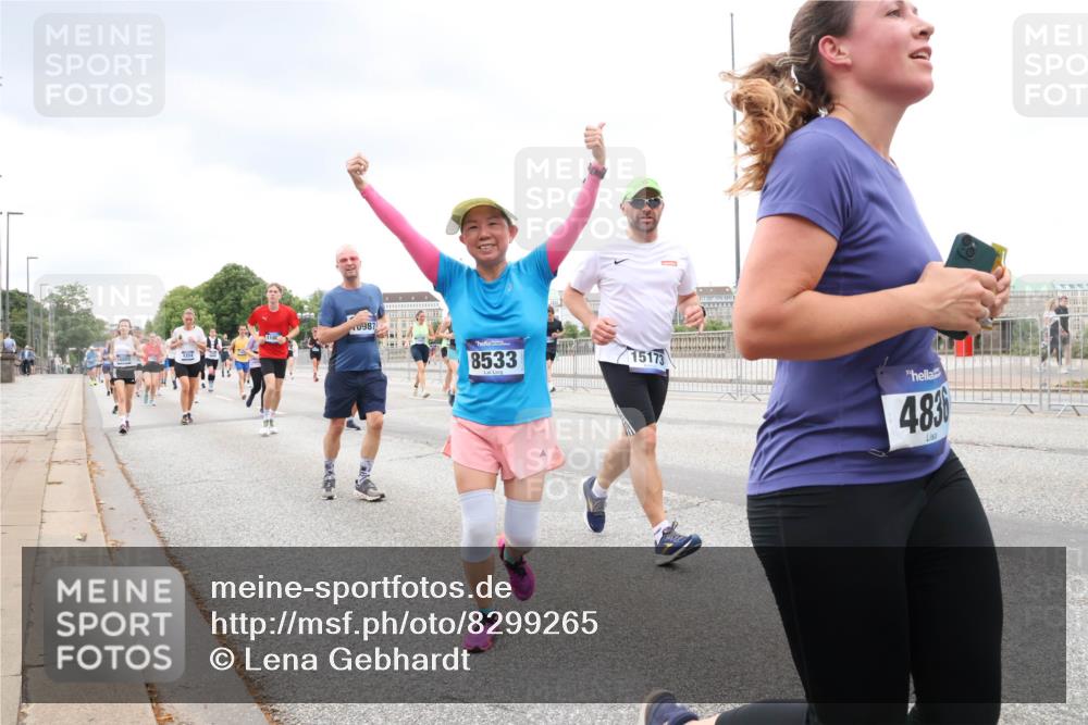 29.06.2025 - hella hamburg halbmarathon Lena Gebhardt http://msf.ph/oto/8299265 29.06.2025 10:56:19 Lombardsbrücke 0987, 8533, 15173, 4836, 1047, 1113, 1738, 1909, 2095, 2143, 2307, 2793, 2915, 3257, 3268, 3438, 3520, 3675, 3676, 3953, 3987, 4083, 4265, 4354, 4473, 4773, 4836, 5237, 5306, 5438, 5580, 5693, 5757, 5994, 6055, 6056, 6113, 6494, 6594, 6690, 6968, 7025, 7028, 7090, 7307, 7516, 7616, 7711, 8005, 8108, 8305, 8517, 8533, 8606, 8766, 9383, 9435, 9606, 9838, 9948, 9953, 10449, 10555, 10569, 10640, 10740, 10784, 10987 meine-sportfotos.de