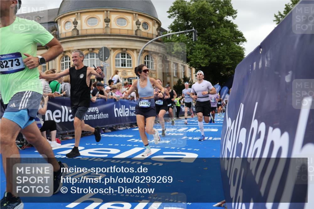 29.06.2025 - hella hamburg halbmarathon Strokosch-Dieckow http://msf.ph/oto/8299269 29.06.2025 10:53:15 Ziel 1683, 1727, 2074, 2111, 2354, 4065, 7312, 7383, 8273, 8361, 8651, 9142, 11844, 12490, 12875, 15179, 15681, 15838, 16929, 16986, 18134, 18901 meine-sportfotos.de