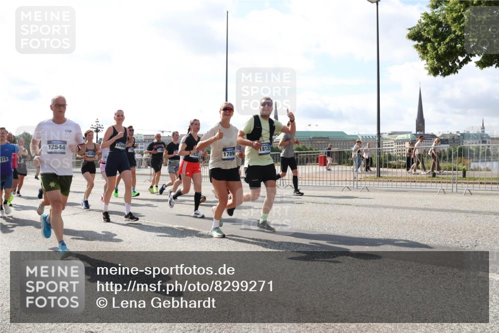 29.06.2025 - hella hamburg halbmarathon Lena Gebhardt http://msf.ph/oto/8299271 29.06.2025 09:59:27 Lombardsbrücke 319, 12544, 17045, 18122, 18388, 7833, 1789, 1319, 1334, 1366, 1506, 1595, 1642, 1715, 1719, 1955, 1972, 2282, 2391, 2432, 2630, 2741, 2911, 3037, 3112, 3279, 3668, 3715, 4426, 4467, 4837, 4839, 5299, 5391, 5420, 5457, 5458, 5465, 5492, 5866, 6390, 6399, 6414, 6415, 6416, 7033, 7037, 7129, 7130, 7232, 7395, 7833, 7864, 8330, 8509, 8520, 8542, 8652, 8772, 8798, 8846, 8929, 9142, 9488, 9884, 9903, 9907, 9922, 9984, 10020, 10031, 10266, 11039, 11568, 11844 meine-sportfotos.de