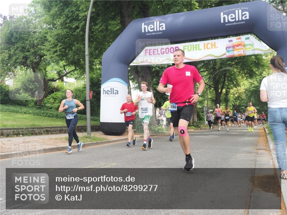 29.06.2025 - hella hamburg halbmarathon KatJ http://msf.ph/oto/8299277 29.06.2025 10:43:10 Zwischen KM18-KM19 1180, 6924, 8330 meine-sportfotos.de