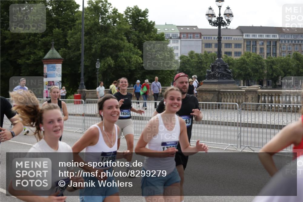 29.06.2025 - hella hamburg halbmarathon Jannik Wohlers http://msf.ph/oto/8299279 29.06.2025 10:37:01 Lombardsbrücke 1022, 1276, 1337, 1819, 2016, 2486, 2640, 3633, 4097, 4347, 5146, 5171, 5186, 5560, 5790, 5940, 6821, 6955, 7085, 7124, 7235, 7544, 7777, 7823, 8811, 8843, 9524, 10476, 10762, 10798, 10919, 11183, 11801, 11888, 11980, 12762, 12935, 13077, 13783, 14130, 14282, 14343, 14657, 15084, 16032, 16303, 16582, 16706, 16831, 16837, 17305, 17307, 17355, 17687, 17688, 17965, 18578, 18710, 18903 meine-sportfotos.de