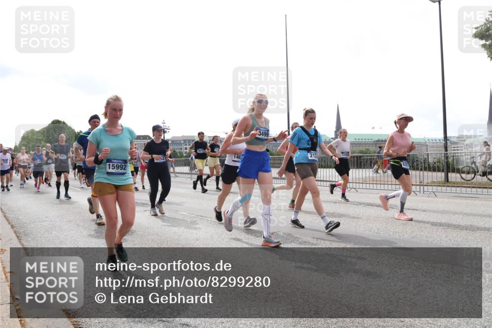 29.06.2025 - hella hamburg halbmarathon Lena Gebhardt http://msf.ph/oto/8299280 29.06.2025 10:36:57 Lombardsbrücke 15992, 146, 3499, 212, 13165, 1022, 1118, 1253, 1339, 1488, 1490, 1597, 1948, 1952, 1954, 2031, 2072, 2104, 2124, 2272, 2480, 2552, 2588, 3127, 3165, 3428, 3714, 3873, 3895, 4084, 4347, 4618, 4733, 4762, 4996, 5224, 5538, 5640, 5786, 5789, 6156, 6172, 6190, 6359, 6584, 6804, 7202, 7707, 7773, 8007, 8257, 8258, 8315, 8499, 8758, 8936, 8937, 8945, 9054, 9055, 9295, 9500, 9694, 13265, 15077, 17156, 17807, 18152, 18488 meine-sportfotos.de