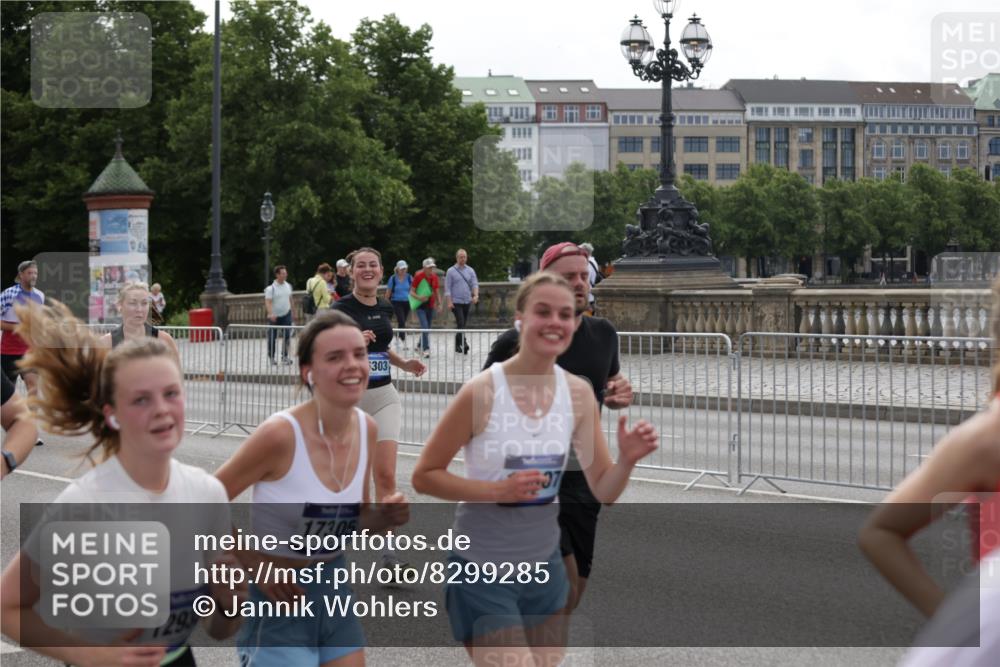 29.06.2025 - hella hamburg halbmarathon Jannik Wohlers http://msf.ph/oto/8299285 29.06.2025 10:37:01 Lombardsbrücke 1022, 1276, 1337, 1819, 2016, 2486, 2640, 3633, 4097, 4347, 5146, 5171, 5186, 5560, 5790, 5940, 6821, 6955, 7085, 7124, 7235, 7544, 7777, 7823, 8811, 8843, 9524, 10476, 10762, 10798, 10919, 11183, 11801, 11888, 11980, 12762, 12935, 13077, 13783, 14130, 14282, 14343, 14657, 15084, 16032, 16303, 16582, 16706, 16831, 16837, 17305, 17307, 17355, 17687, 17688, 17965, 18578, 18710, 18903 meine-sportfotos.de