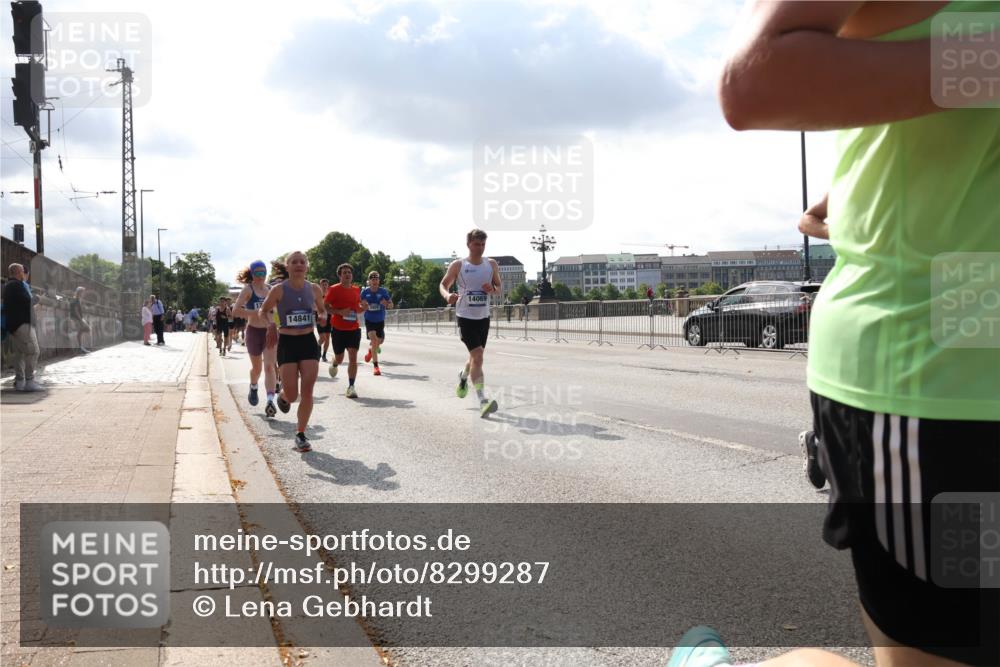 29.06.2025 - hella hamburg halbmarathon Lena Gebhardt http://msf.ph/oto/8299287 29.06.2025 09:46:57 Lombardsbrücke 14069, 148411, 1053, 1344, 1396, 1411, 1577, 1889, 2243, 2563, 2836, 3005, 3790, 3935, 4477, 4944, 5048, 5152, 5193, 5660, 6032, 6305, 6683, 7080, 7466, 7622, 7628, 7831, 7867, 8312, 8323, 9376, 9519, 10298, 10477, 10771, 10927, 11055, 11230, 11304, 11370, 11661, 11898, 12204, 12447, 12899, 12987, 13148, 13199, 13493, 13494, 13729, 13771, 13961, 13991, 14069, 14310, 14385, 15902, 16243, 16811, 16957 meine-sportfotos.de