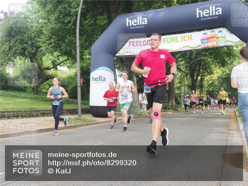 29.06.2025 - hella hamburg halbmarathon KatJ http://msf.ph/oto/8299320 29.06.2025 10:43:10 Zwischen KM18-KM19 1180, 6924, 8330 meine-sportfotos.de