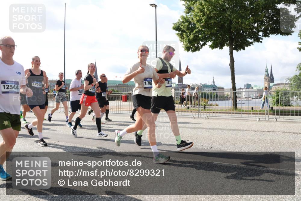 29.06.2025 - hella hamburg halbmarathon Lena Gebhardt http://msf.ph/oto/8299321 29.06.2025 09:59:27 Lombardsbrücke 17045, 1540, 12544, 7833, 1789, 1812, 1319, 1334, 1366, 1506, 1595, 1642, 1715, 1719, 1955, 1972, 2282, 2391, 2432, 2630, 2741, 2911, 3037, 3112, 3279, 3668, 3715, 4426, 4467, 4837, 4839, 5299, 5391, 5420, 5457, 5458, 5465, 5492, 5866, 6390, 6399, 6414, 6415, 6416, 7033, 7037, 7129, 7130, 7232, 7395, 7833, 7864, 8330, 8509, 8520, 8542, 8652, 8772, 8798, 8846, 8929, 9142, 9488, 9884, 9903, 9907, 9922, 9984, 10020, 10031, 10266, 11039, 11568, 11844 meine-sportfotos.de