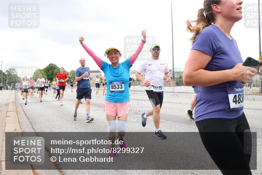 29.06.2025 - hella hamburg halbmarathon Lena Gebhardt http://msf.ph/oto/8299327 29.06.2025 10:56:19 Lombardsbrücke 4354, 10987, 8533, 15173, 483, 1047, 1113, 1738, 1909, 2095, 2143, 2307, 2793, 2915, 3257, 3268, 3438, 3520, 3675, 3676, 3953, 3987, 4083, 4265, 4354, 4473, 4773, 4836, 5237, 5306, 5438, 5580, 5693, 5757, 5994, 6055, 6056, 6113, 6494, 6594, 6690, 6968, 7025, 7028, 7090, 7307, 7516, 7616, 7711, 8005, 8108, 8305, 8517, 8533, 8606, 8766, 9383, 9435, 9606, 9838, 9948, 9953, 10449, 10555, 10569, 10640, 10740, 10784, 10987 meine-sportfotos.de