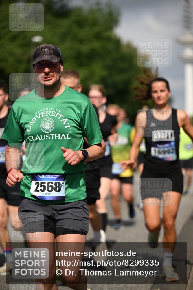 29.06.2025 - hella hamburg halbmarathon Dr. Thomas Lammeyer http://msf.ph/oto/8299335 29.06.2025 09:53:57 Kennedybrücke 1209, 1358, 1675, 1688, 1882, 2415, 2568, 2675, 2826, 3332, 4205, 4380, 4398, 4823, 5409, 5436, 5508, 5745, 5791, 5803, 6458, 6529, 6649, 7026, 7774, 8450, 8958, 9017, 9116, 9302, 9365, 9711, 10218, 10922, 11281, 11305, 11379 meine-sportfotos.de